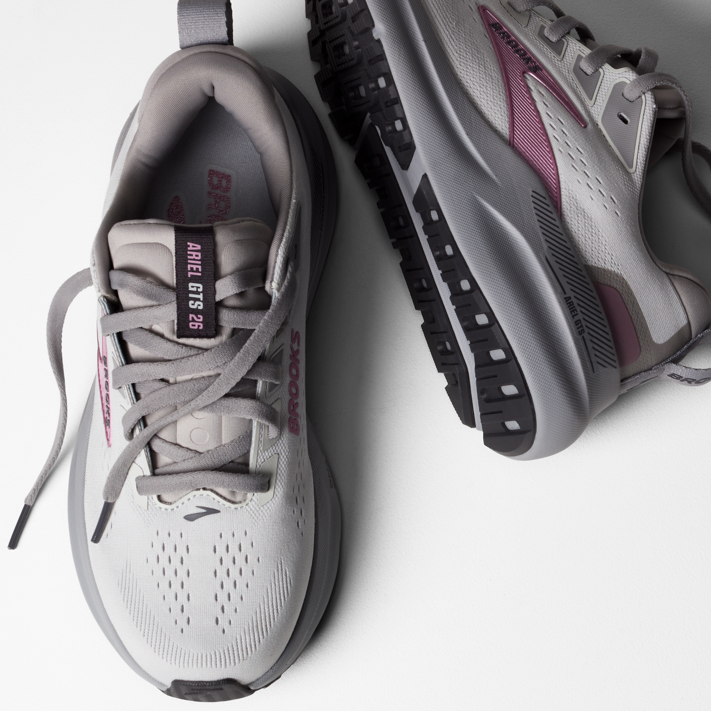 Womens Brooks Ariel GTS 26 (2E Extra Wide)
