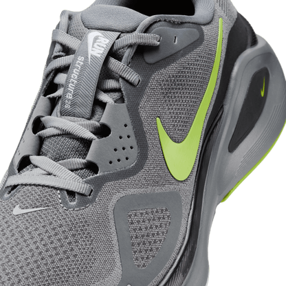 Mens Nike Structure 26