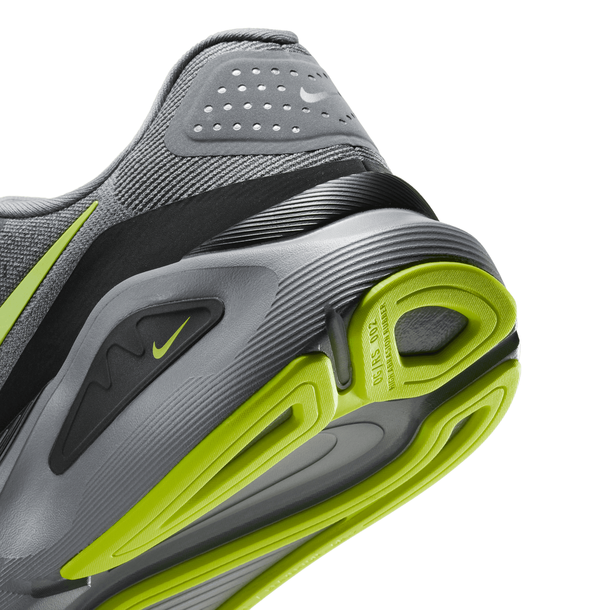 Mens Nike Structure 26
